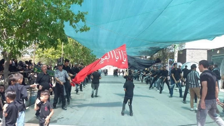 Babil'de geçit töreni ve camiler için ağ üretimi ve satışı